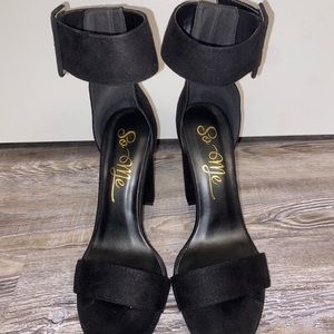 Black heeled sandals size 10 in women